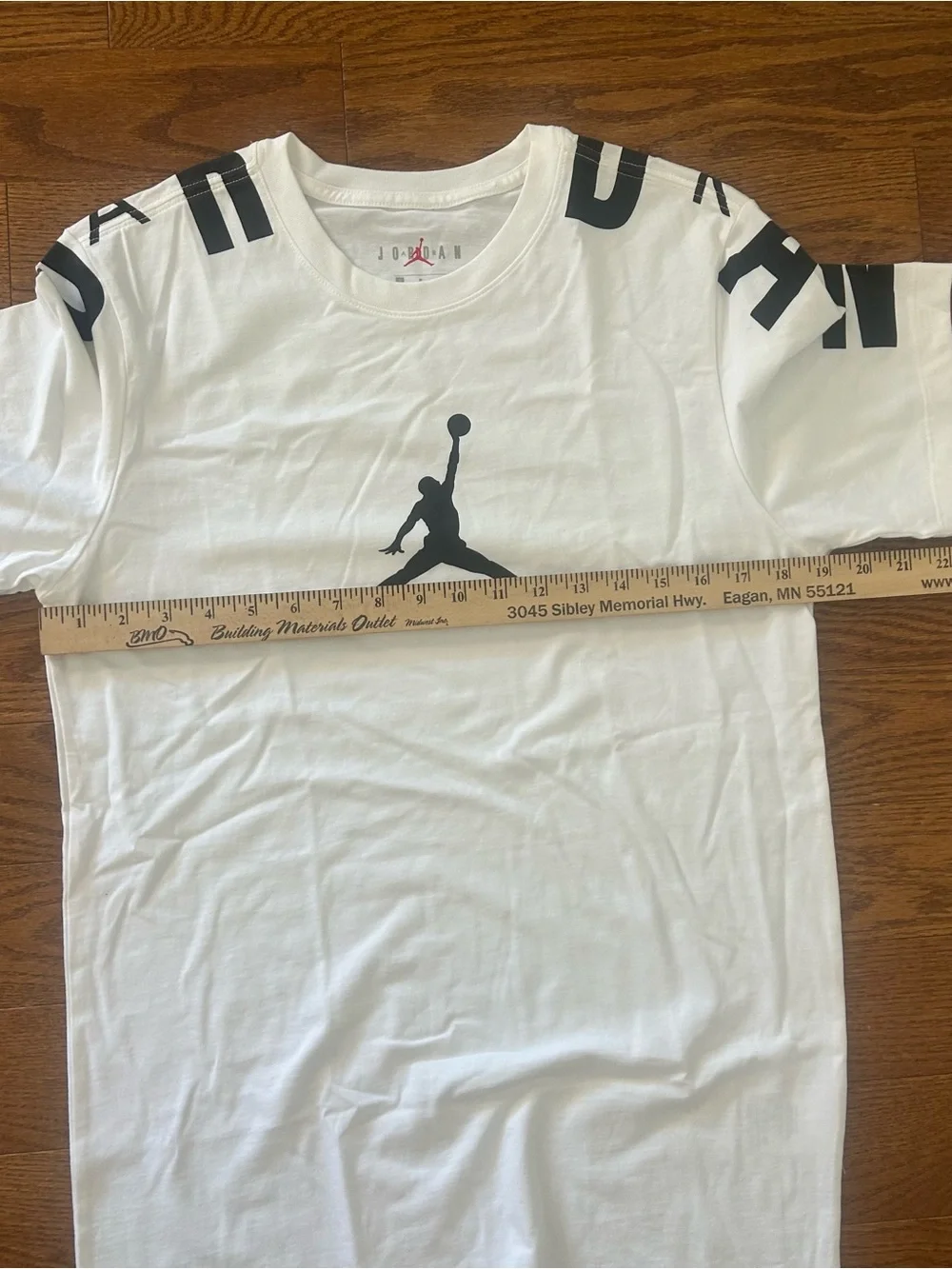 Jordan Graphic Basketball Tee White Short Sleeve small NWT